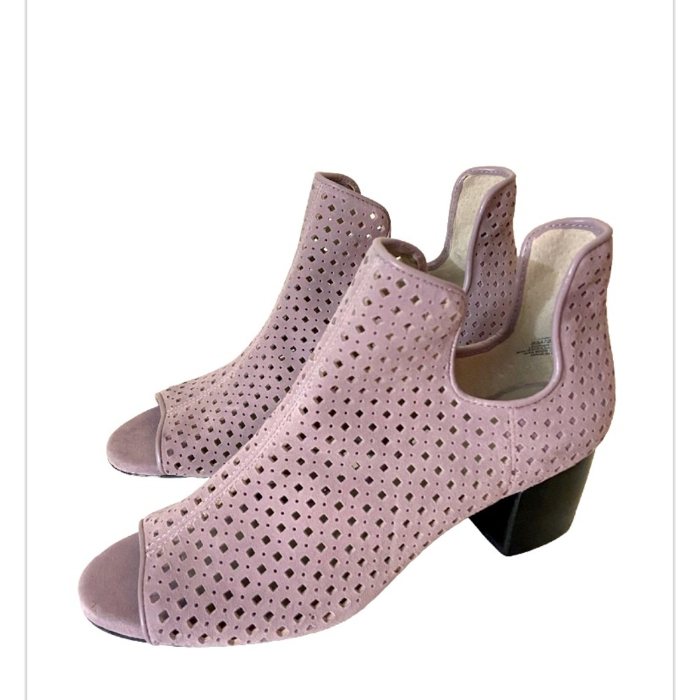 Lori goldstein lavender leather suede open toe booties size 8